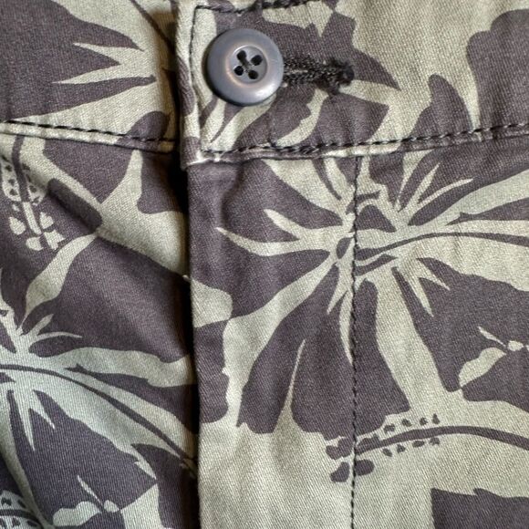 NWT Mutual Weave Big & Tall Chino Board 8” Short Green Hibiscus Print - Size 54 - Picture 3 of 9